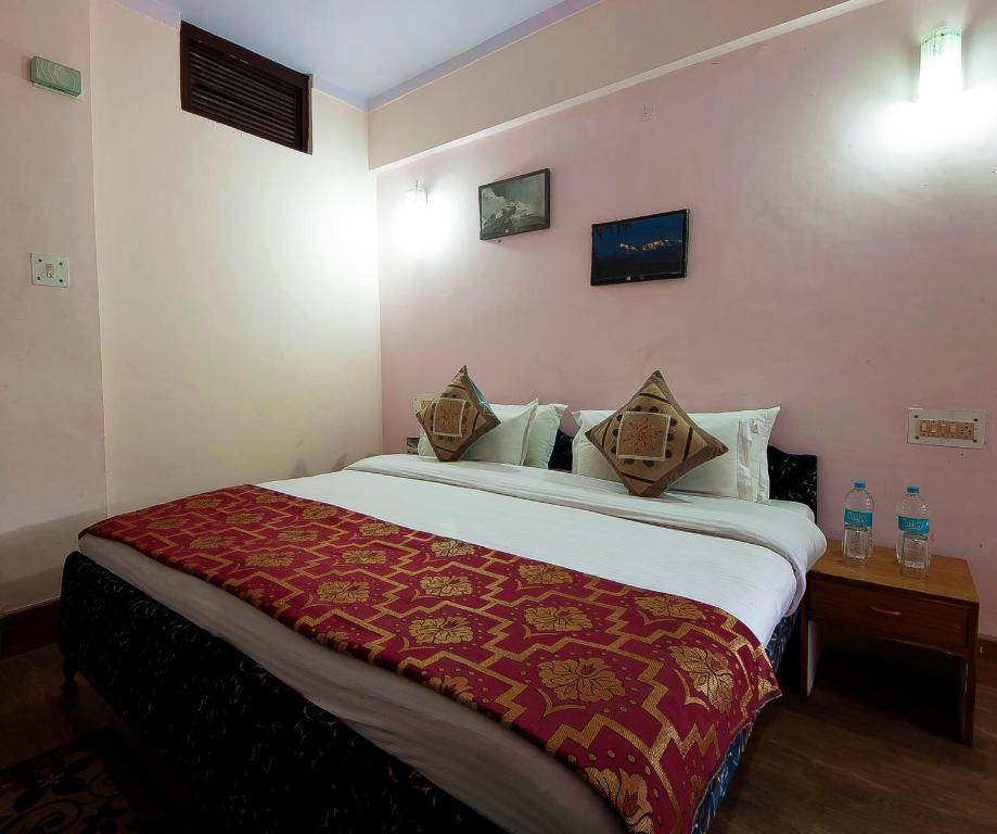 Hotel Anamika Nainital Rum bild