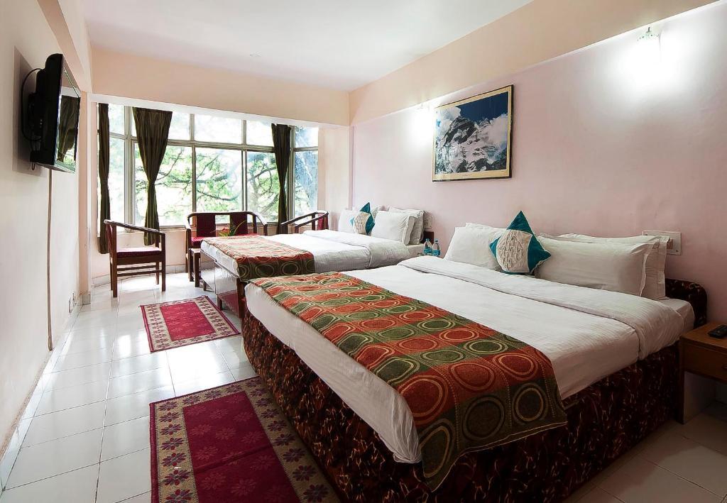 Hotel Anamika Nainital Rum bild